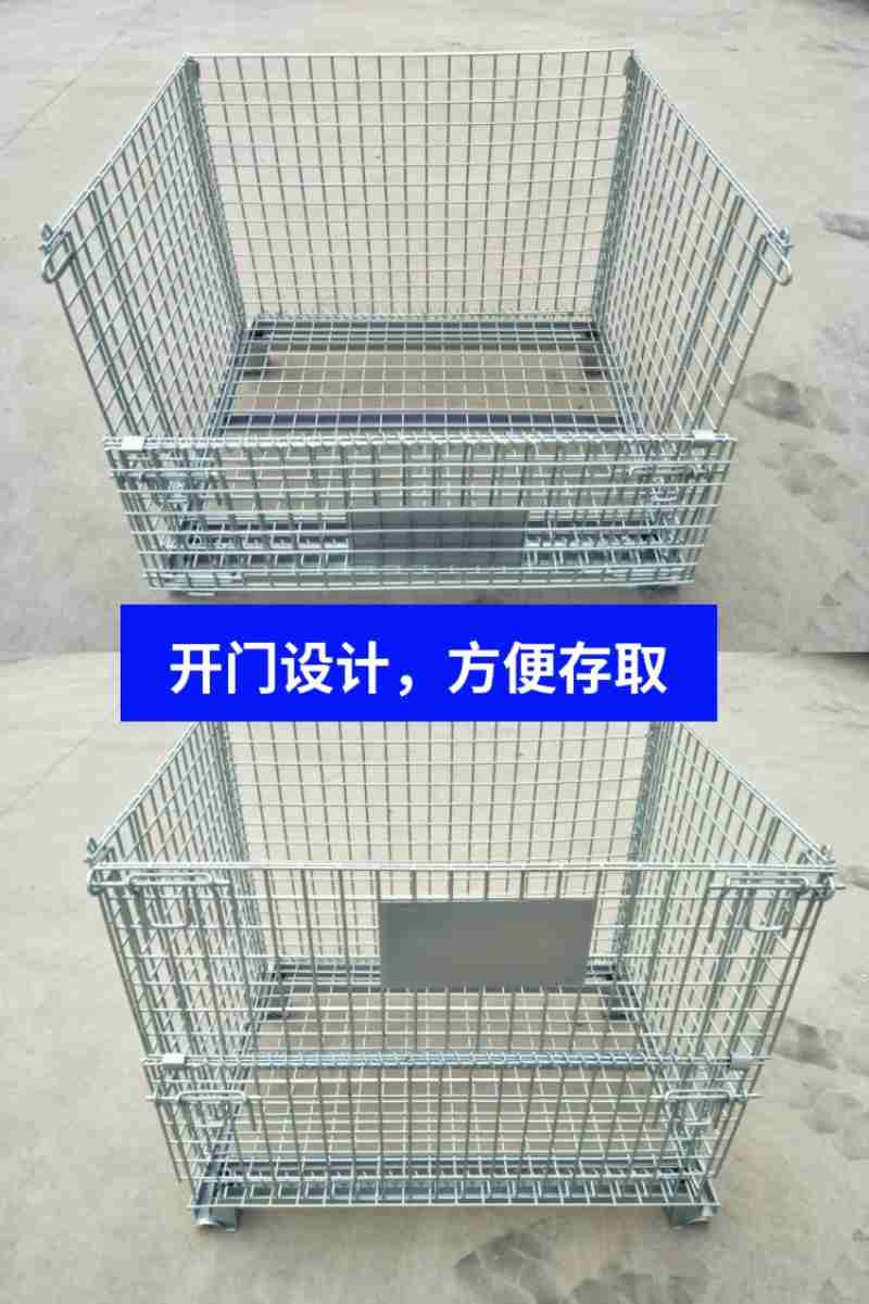 杨明发和黄永波核对村级发展规划。 洪玉杰 摄